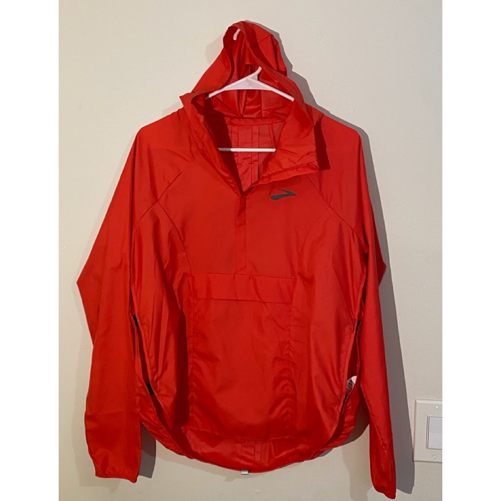 Brooks wind breaker. Full side venting, Medium. New condition.